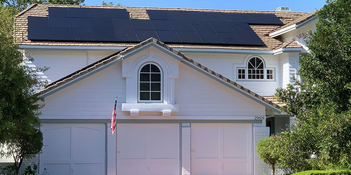 Benefits of Hiring Solar & Roofing Services